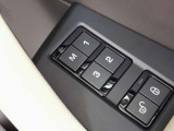 運転席に3パターンのメモリーが登録可能 運転中やドライブの間の一休みなどお好みのポジションを登録可能です。