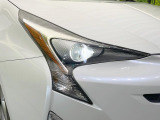 【LEDヘッドライト】悪天候や夜間走行時も良好な視界を確保し安心して運転できる高輝度LEDヘッドライトを装備!点灯速度が早く、消費電力も抑えられています。