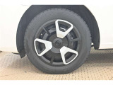 純正なので車に似合うデザインになっていますね。スタッドレスタイヤもご相談下さい。