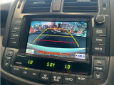 【バックカメラ】運転席から画面上で安全確認ができます。駐車が苦手な方にもオススメな便利機能です。