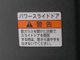 見た目が大事!な外装はぴかっとキレイに磨いており、経年のくすみもよみがえっております。ヘッドライトやドア周辺を磨く際にはマスキングテープを使用して保護しながら丁寧に作業をしております。