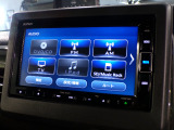 CD、DVD、Bluetooth、AM、FM、スマートフォン接続ができます。