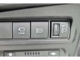 オートマチックハイビームとは、先行車や対向車のライトを認識し、ハイビームとロービームを自動で切り替える機能です。夜道の視界を確保します。詳細は販売店スタッフまでおたずねください。
