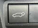 【パワーバックドア】スマートキーや運転席のボタンを押すだけでリアゲートが自動で開閉します!荷物を持っている時や、高い位置にあるバックドアを閉める際に便利な機能です♪