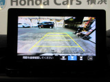 バックカメラの画像です。ガイドラインがスムースな車庫入れをサポートいたします。車庫入れの安心感がアップしますね。