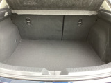 ラゲッジルーム内の凹凸をなくす事でスッキリした広がりを造りだし、荷物がスムーズに出し入れできる気持ちよさ、使い易さを実現!