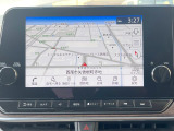 【メーカー純正ナビ】インテリアに溶け込むスタイリッシュな「専用設計」メーカーナビを装備♪視認性や操作性など基本性能にも優れ、より上質なカーライフをお楽しみいただけます。
