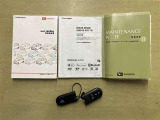 メンテナンスノートおよび備え付けのカギの画像になります。これまでの点検・整備履歴が確認できるメンテナンスノートが揃っており、車両の管理状況が分かりやすくなっています。