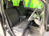 運転席シート廻りは使用感も少なく、良好な状態となっています。丁寧に使われていたことがよくわかりますね。