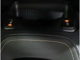 シートヒーター付:寒い日や夏の冷房中の冷えやすい肩・腰・脚部を暖めるシートヒーターが運転席・助手席に装備されています!Hi‐Loの切り替えも可能です♪