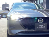 アダプティブLEDヘッドライト カメラや車速センサーと連動して、ハイ、ロー、ワイドローのLEDライトを常に最適な配光に自動制御する優れものです!