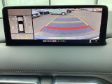 狭い場所での駐車やすれ違いなどでより的確な運転操作に役立つ360&deg;ビューモニターが装備されています。