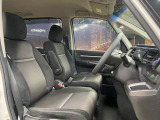 運転席も広々としており運転しやすい環境を実現しています☆