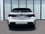 ご納車前には、BMWを熟知したメカニックによる100項目の点検・整備を行います。不具合箇所、交換時期に達している部品に関しましては、全て当社負担で交換してからのご納車となります。