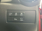 運転席横でアイドリングストップなどスイッチを搭載しています。