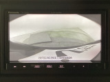 【バックカメラ】運転が苦手な方も車庫入れラクラクです!ギアをリバースに入れれば自動的に切り換わりますので、面倒な操作は不要です♪狭い駐車場もお車を傷つけず安心ですね!