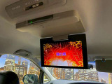 【純正フリップダウンモニター】付き☆後部座席に座りながら大画面でTVやDVDをお楽しみいただけます♪
