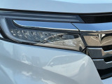 明るくて長寿命のLEDヘッドライト採用