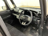 見通しのよいすっきりとした視界で、誰でも運転しやすいです。運転のしやすさは疲れにくさにも繋がりますよ♪