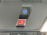 緊急時に「緊急通報ボタン」を押すと緊急サポートセンターにつながり、オペレーターが警察・救急への取次ぎを行います。(ご利用にはHonda Total Careプレミアムのお申込みが必要です)