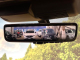 【デジタルルームミラー】後席の大きな荷物や同乗者で後方が確認しづらい時でも安心!カメラが撮影した車両後方の映像をルームミラー内に表示。クリアな視界で状況の確認が可能です!