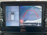 車を真上から見下ろしているかのように周囲の状況を把握して安心して駐車が行えるアラウンドビューモニターが付いています