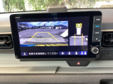 バックも安心のバックカメラ付いています。バックカメラがあると、いつでも安全にバックできますね。死角も減ります。
