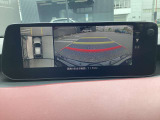 360度ビューモニター 4つのカメラで前後左右、俯瞰映像を表示、ドライバーからは見えない領域の危険認知をサポートするシステム搭載!