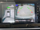 インテリジェント アラウンドビューモニター。上空から見下ろしている様な映像をモニターへ映し出し、スムーズな駐車をサポートします。さらに障害物検知センサー反応すると、警告表示、警告音により注意を促します