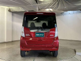 バックカメラが付いているので後方確認が非常にしやすいです。今や運転初心者も熟練者も必須装備!ついていて損はないですね♪