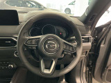 オーディオの音量やチャンネル操作ができるスイッチが、ハンドルに付いています。運転中でも、操作が行えて非常に安全・便利です!