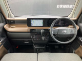 前席内装の全体像です。是非実車をご覧になってください☆