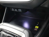 置くだけ充電です。