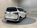 全車1年間の走行距離無制限のロングラン保証付きです。また、さらに安心をお求めの方には1年〜2年の保証延長ができる「ロングラン&alpha;保証」(有償)もお選びいただけます。