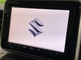 【純正8型ナビ】人気の大型8インチナビを装備。存在感のある大画面はインパクト大!ナビ利用時のマップ表示は見やすく、テレビやDVDは臨場感がアップ!いつものドライブがグッと楽しくなります♪