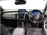 デザインもよく、居心地のよい運転席ですね。分かりやすいスイッチ類ですから操作もしやすく運転をサポートします。ぜひご来店いただき、実際にお座りいただいてステアリングを握ってみてください!