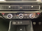 運転席と助手席にシートヒーターが付いています☆寒い時期に腰周りを温めてくれるので体全体が温まりやすいのは勿論、暖房と違い顔に風が当たらないので、乾燥肌やドライアイの方でも大丈夫☆