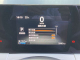 エマージェンシーブレーキは前方の車両や歩行者との衝突回避をサポートします。車両や歩行者と衝突の恐れがある時に警報とブレーキにより、運転者の衝突回避操作を支援します。