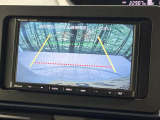 【バックカメラ】駐車時に後方がリアルタイム映像で確認できます。大型商業施設や立体駐車場での駐車時や、夜間のバック時に大活躍!運転スキルに関わらず、今や必須となった装備のひとつです!