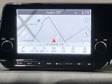 【メーカーナビ】9インチの大画面モニターを搭載し、Apple CarPlayへのワイヤレス接続やAndroid Autoにも対応。