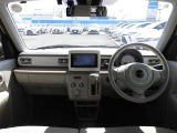 【運転席・インパネまわり】ハンドル・シート・フロアーなど隅々までプロによるクリーニング済み☆彡キレイな車内でドライブが一層快適にお楽しみいただけます!!