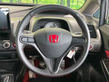 【純正革巻きステアリング】上質な革を使用することで、手にしっかり馴染みとても運転しやすいハンドルです♪