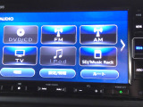 フルセグTV搭載。CD/DVD再生、Bluetoothオーディオに対応しています。