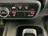 運転席/助手席シートヒーターで寒い日もすぐに温かくなり快適に過ごせます。2段階の温度調整が可能です