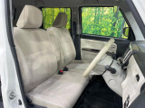 運転席シート廻りは使用感も少なく、良好な状態となっています。前オーナー様が丁寧に使っていたことがよくわかりますね。
