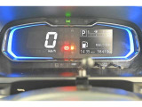 先進的なディスプレイ表示のスピードメーター。