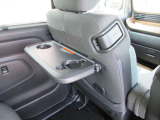 便利なカップホルダーを装備しています。缶ジュースを開けて運転していると振動で倒れないかヒヤヒヤ、意外と置き場に困るもの。 意外に重要な装備ですね。
