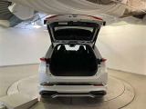 バックドアを上げた状態です。シートのアレンジ次第で荷室のスペースが広くなります!用途に合わせて快適な室内を!
