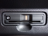 ■【ETC車載器】が装備されています。セットアップをしてお渡しとなり、ETCカードを差し込むだけで高速道路の利用が可能です。