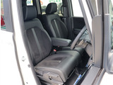お車選びをお楽しみ頂けるよう、在庫車の展示スペースを十分に確保しております。